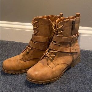 Combat boots